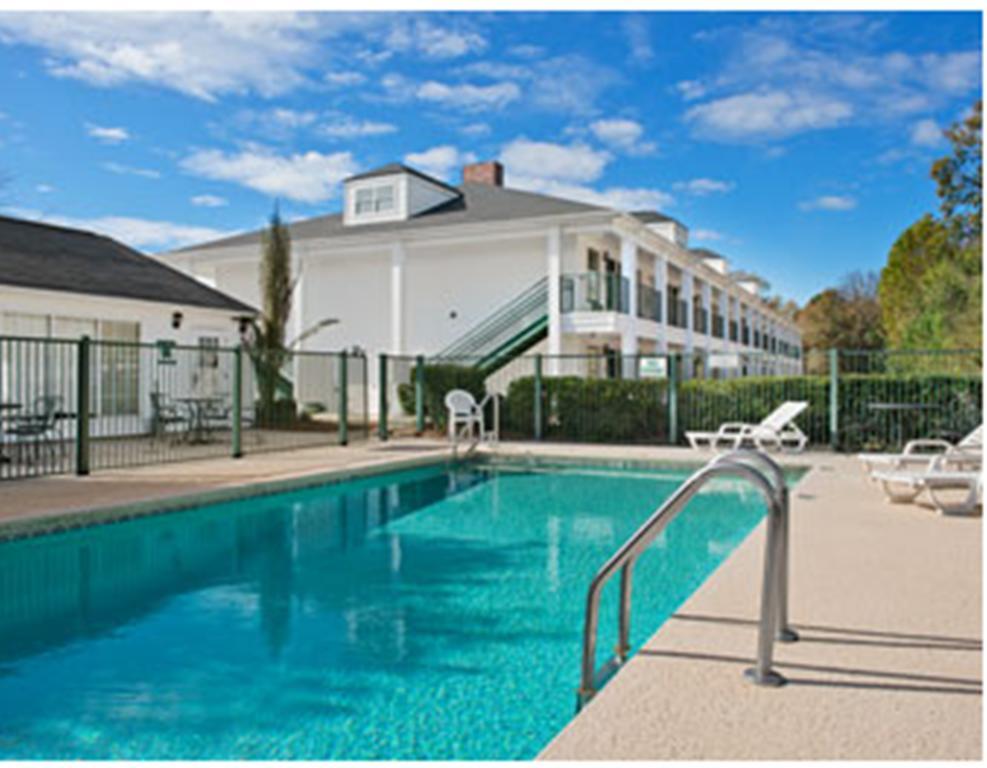 Baymont By Wyndham Roanoke Rapids Hotel Exterior photo