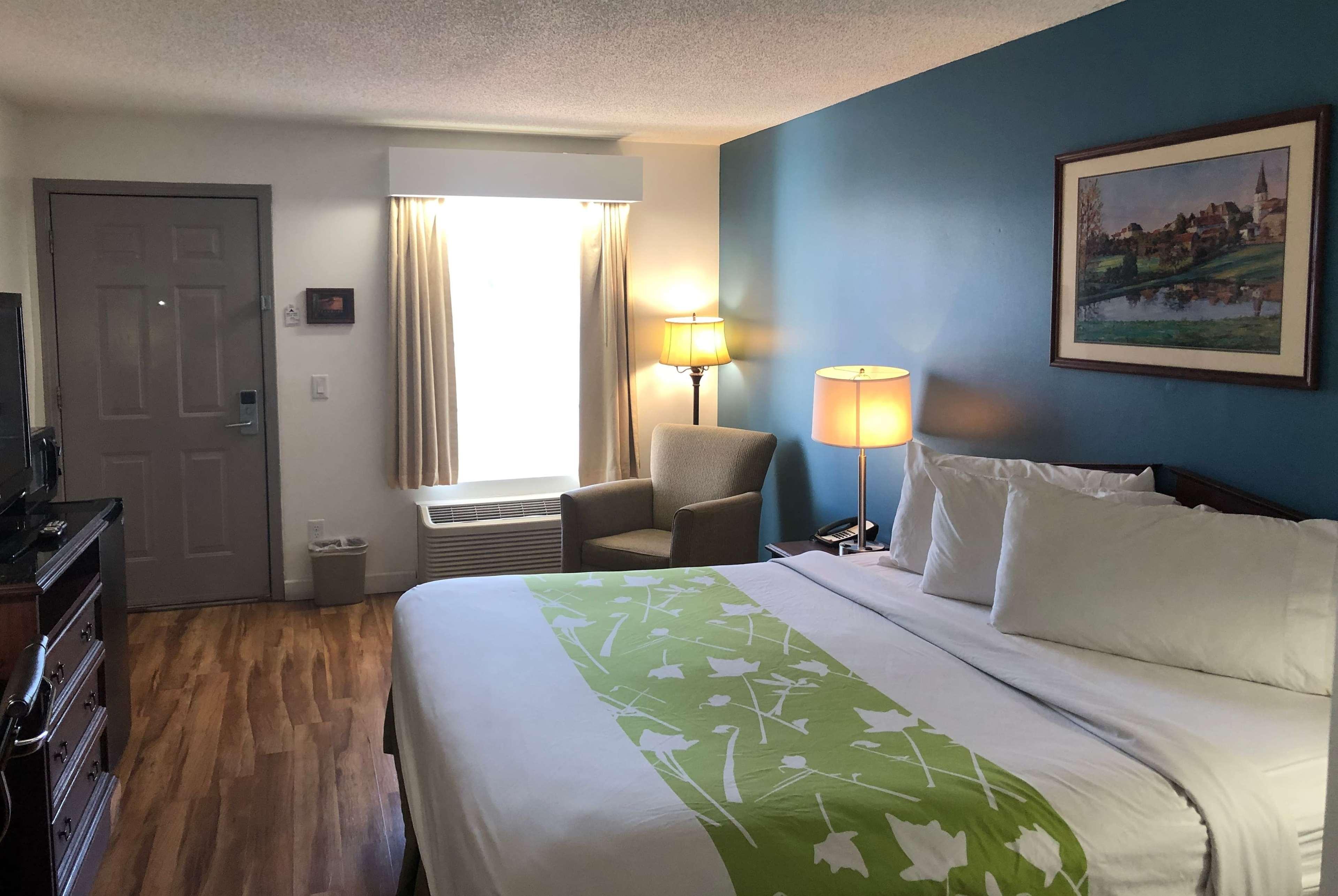 Baymont By Wyndham Roanoke Rapids Hotel Exterior photo