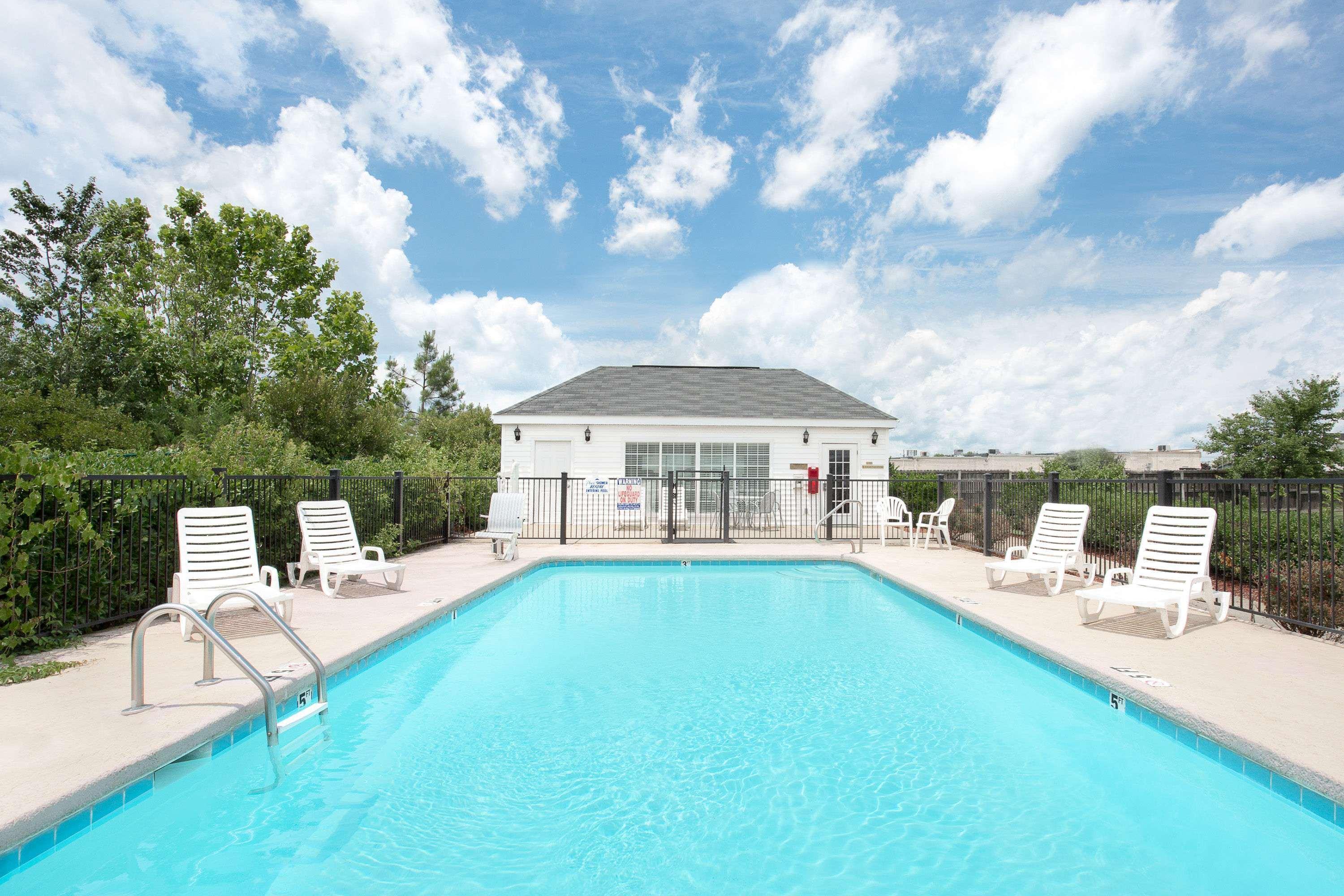 Baymont By Wyndham Roanoke Rapids Hotel Exterior photo