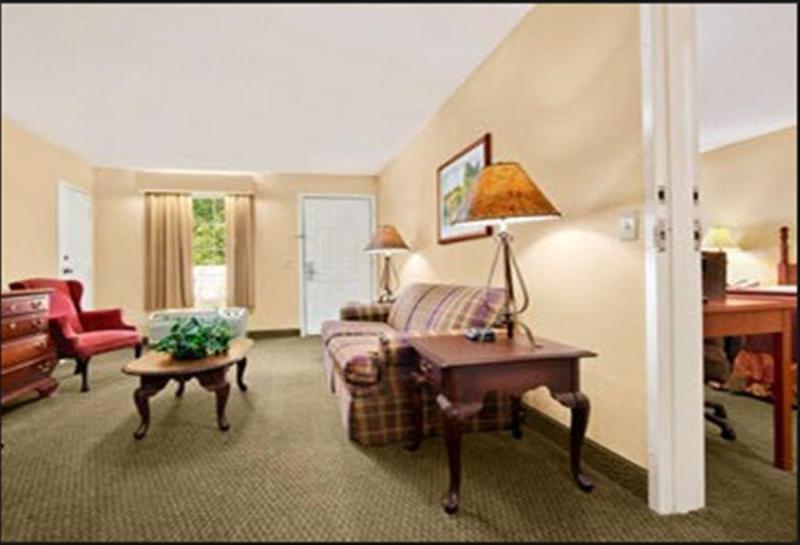 Baymont By Wyndham Roanoke Rapids Hotel Exterior photo